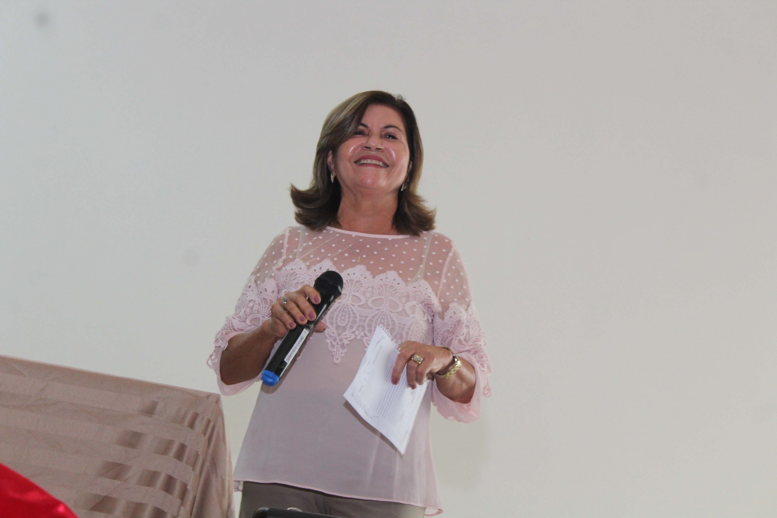 Prefeita Eunice anuncia reajuste do magistério, entrega duas vans 0km e vários equipamentos para Rede Municipal de Educação