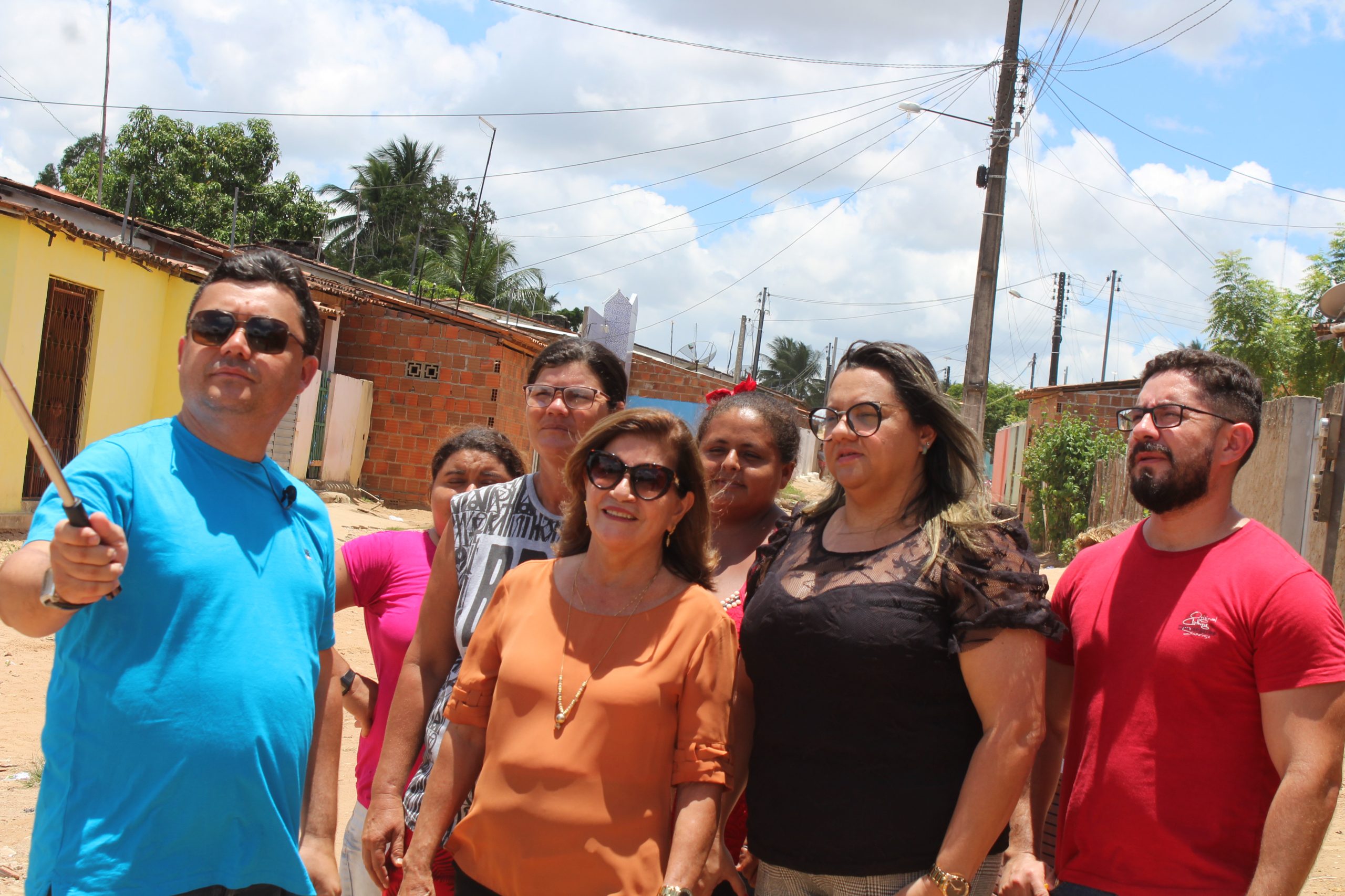 Prefeita Maria Eunice visita Rua do Meio III que receberá pavimentação em breve