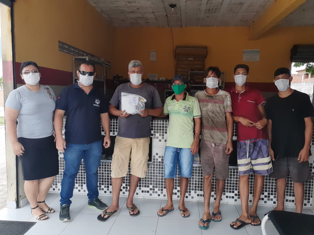 Prefeitura distribui kits de higiene e máscaras de proteção aos mecânicos do município