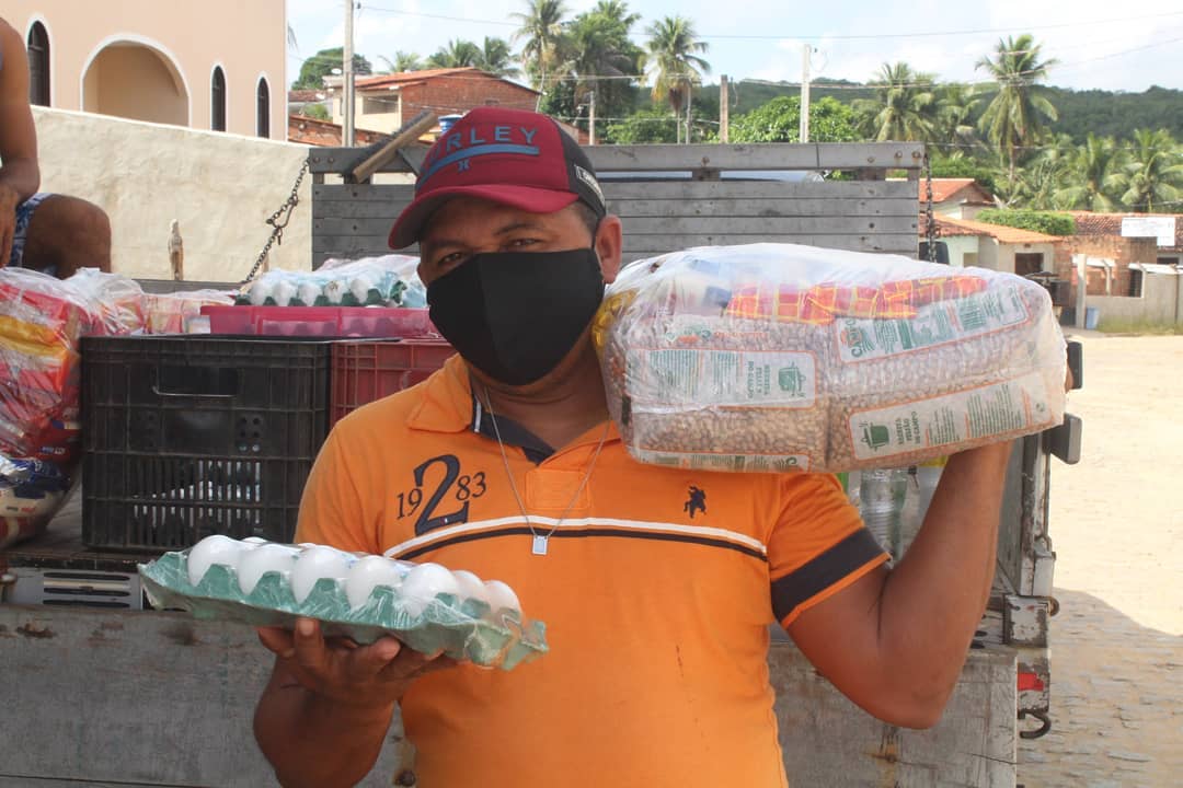 Prefeitura de Mamanguape entrega cestas básicas no distrito de  Pitanga da Estrada