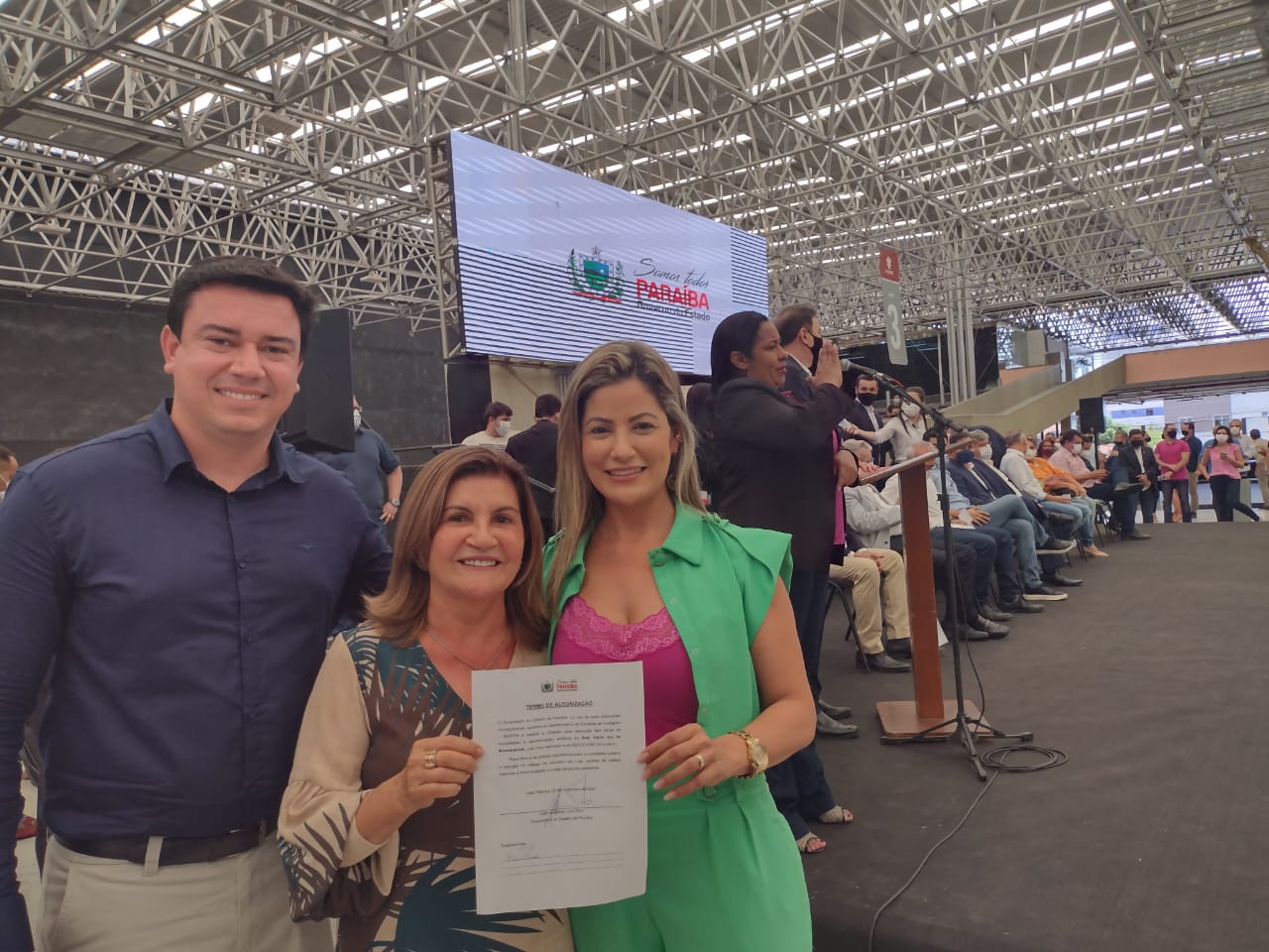 Prefeita Eunice assina ao lado do governador João Azevedo autorização para as obras do anel viário de Mamanguape