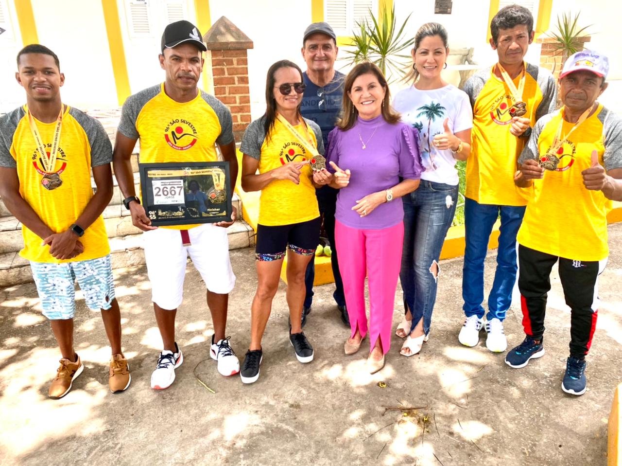 Participantes da Corrida de São Silvestre são recebidos pela prefeita Eunice no Paço Municipal