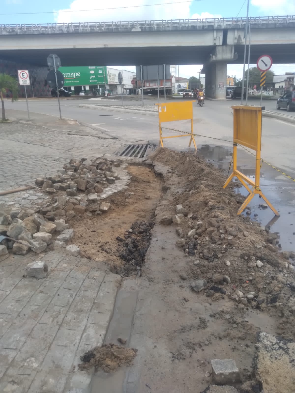 Secretaria de Infraestrutura e Desenvolvimento Urbano realiza ‘operação tapa-buracos’ em várias ruas de Mamanguape; terraplanagem, reformas e construção de calçamento também estão acontecendo