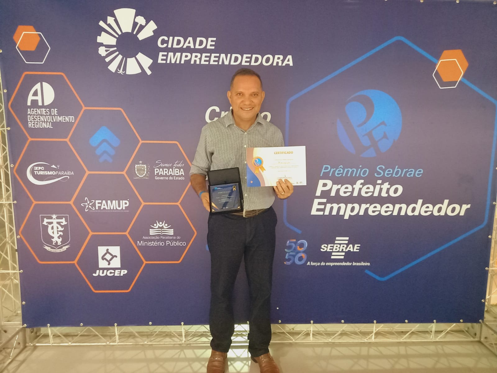 Prefeitura de Mamanguape recebe o ‘Prêmio Sebrae Prefeito Empreendedor’