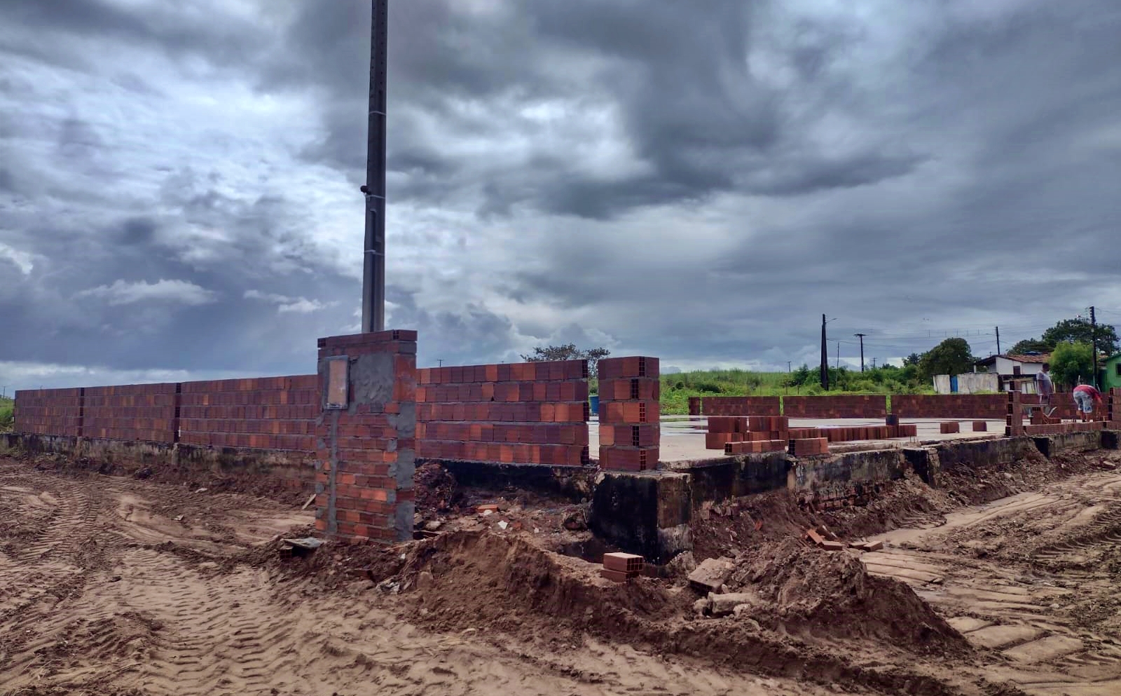 Prefeitura de Mamanguape inicia obra de reconstrução da quadra do Cidade Nova