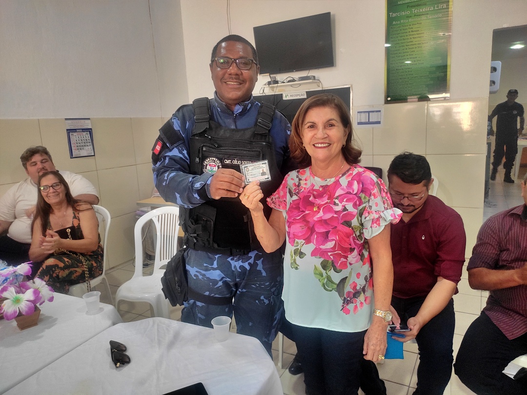 Prefeita Eunice participa de entrega de carteiras funcionais aos Guardas Civis do município