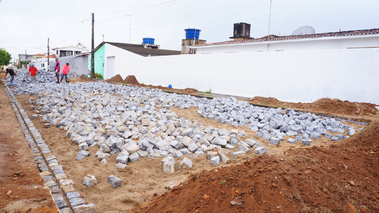 Prefeitura de Mamanguape fecha mais um lote de obras de calçamento no bairro do Campo e soma 52 ruas com pavimentação