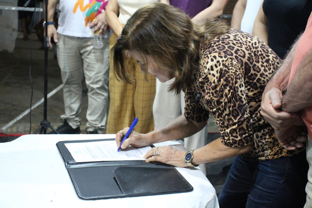 Prefeita Eunice Pessoa assina Ordem de Serviço para construção do calçamento da Ladeira de Camaratuba