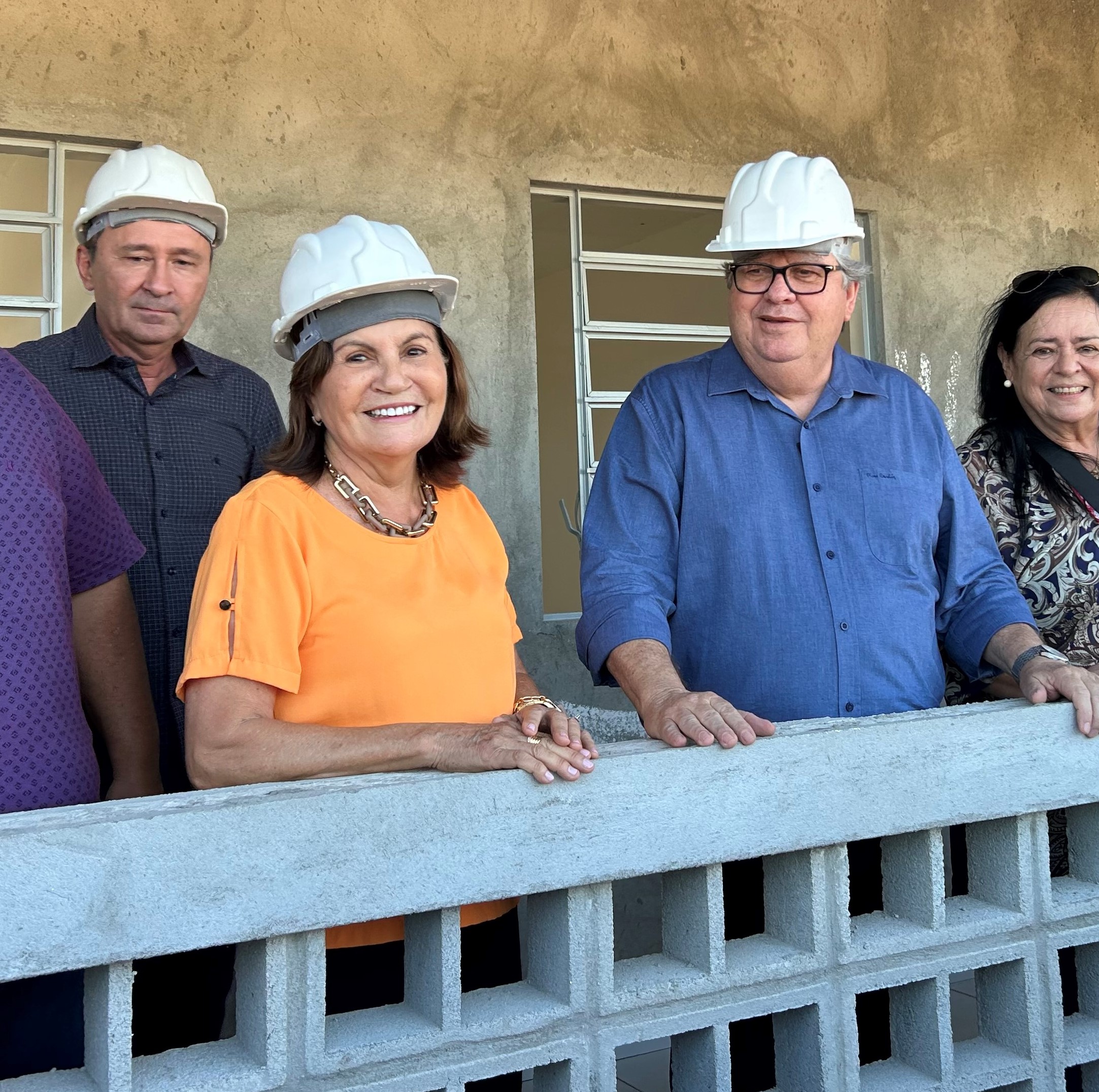 Prefeita Eunice e governador João Azevedo fazem visita às obras do Condomínio Cidade Madura
