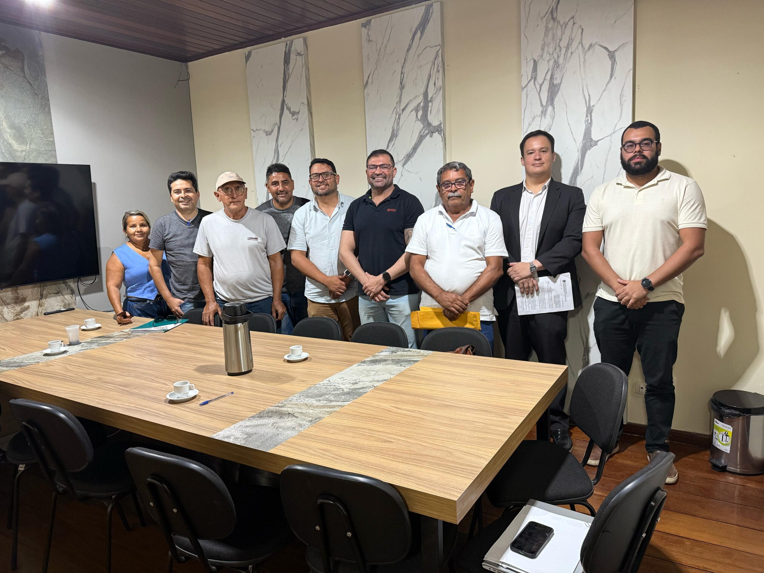 Prefeitura de Mamanguape reúne secretários para tratar do reajuste e abono salarial dos agentes de saúde do município