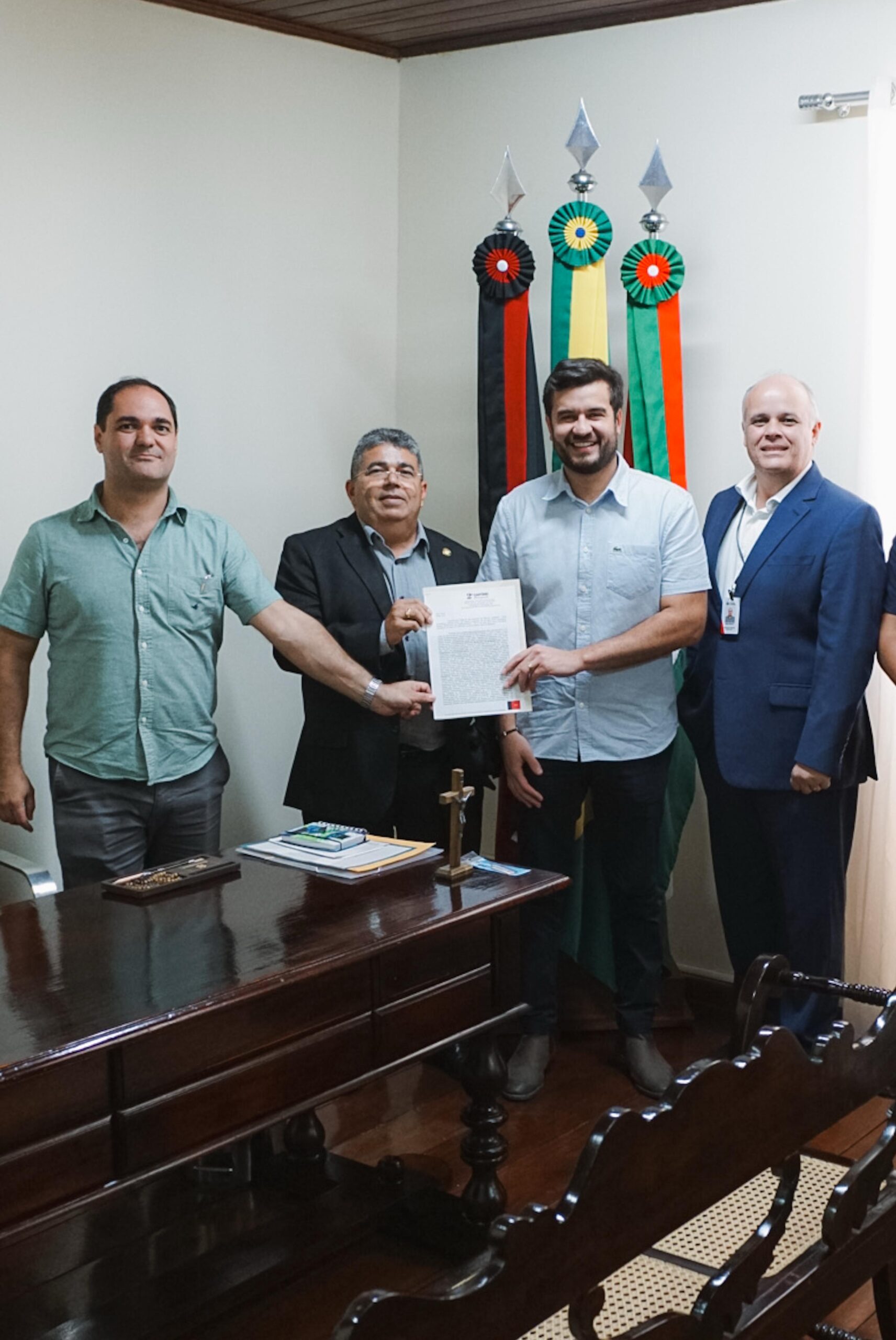 Prefeito Joaquim Fernandes assina doação de terreno para a construção do CER Tipo III em Mamanguape