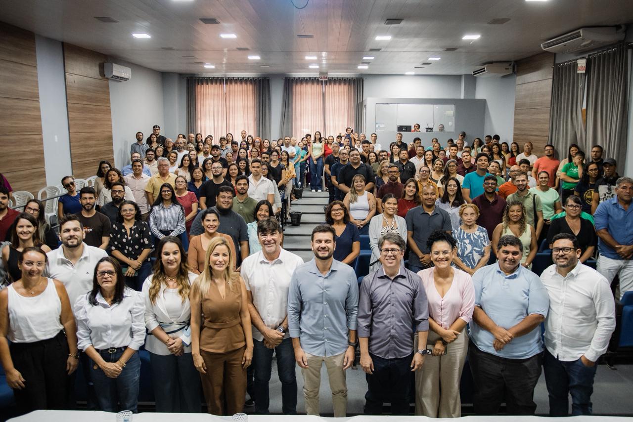 Prefeito Joaquim Fernandes nomeia 79 aprovados em concurso público e convocações chegam a mais de 360