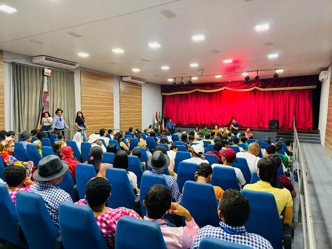 Centro Cultural Fênix celebra 18 anos com solenidade, homenagem a artistas e apresentações culturais